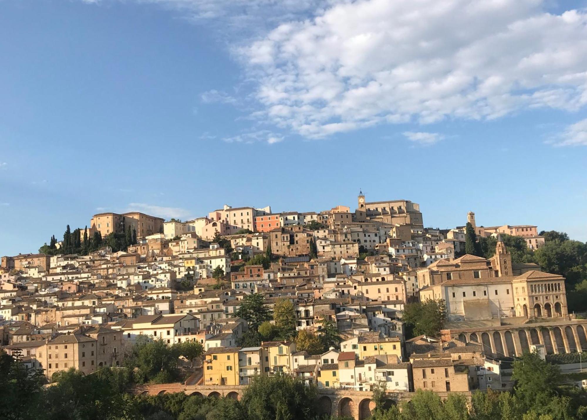 Charmante Vakantiewoning 'Casa Di Tonno' Loreto Aprutino Luaran gambar